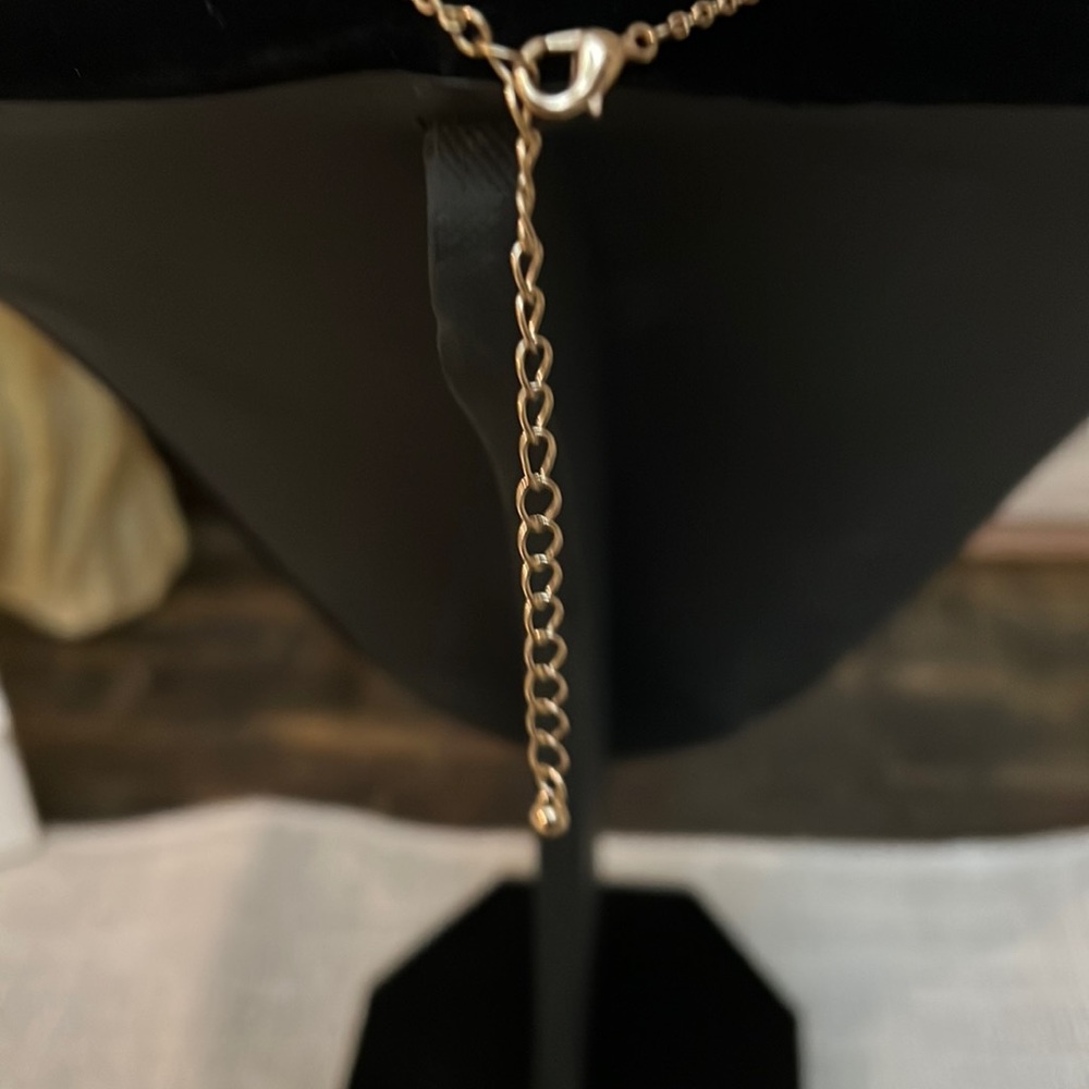 Pre-Owned Necklace in Excellent Condition - Picture 2 of 2